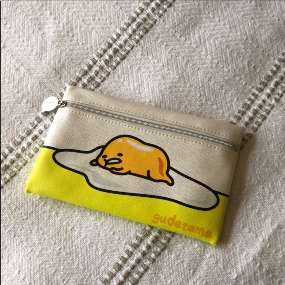 🚫on hold🚫Egg yolk booty makeup bag